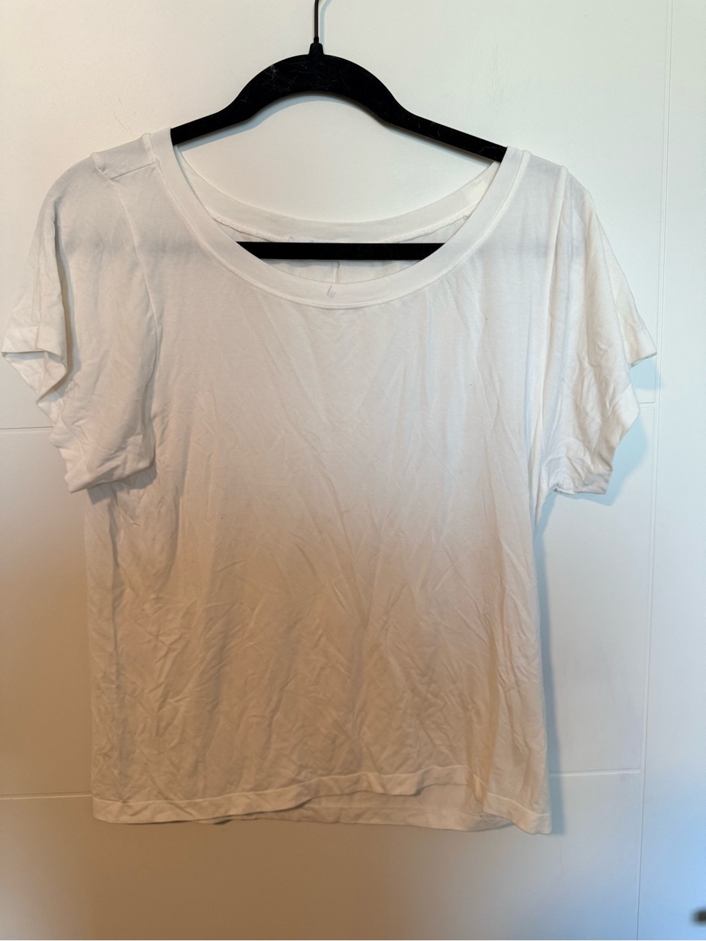 Good American White Short Sleeve Scoop Neck Tee